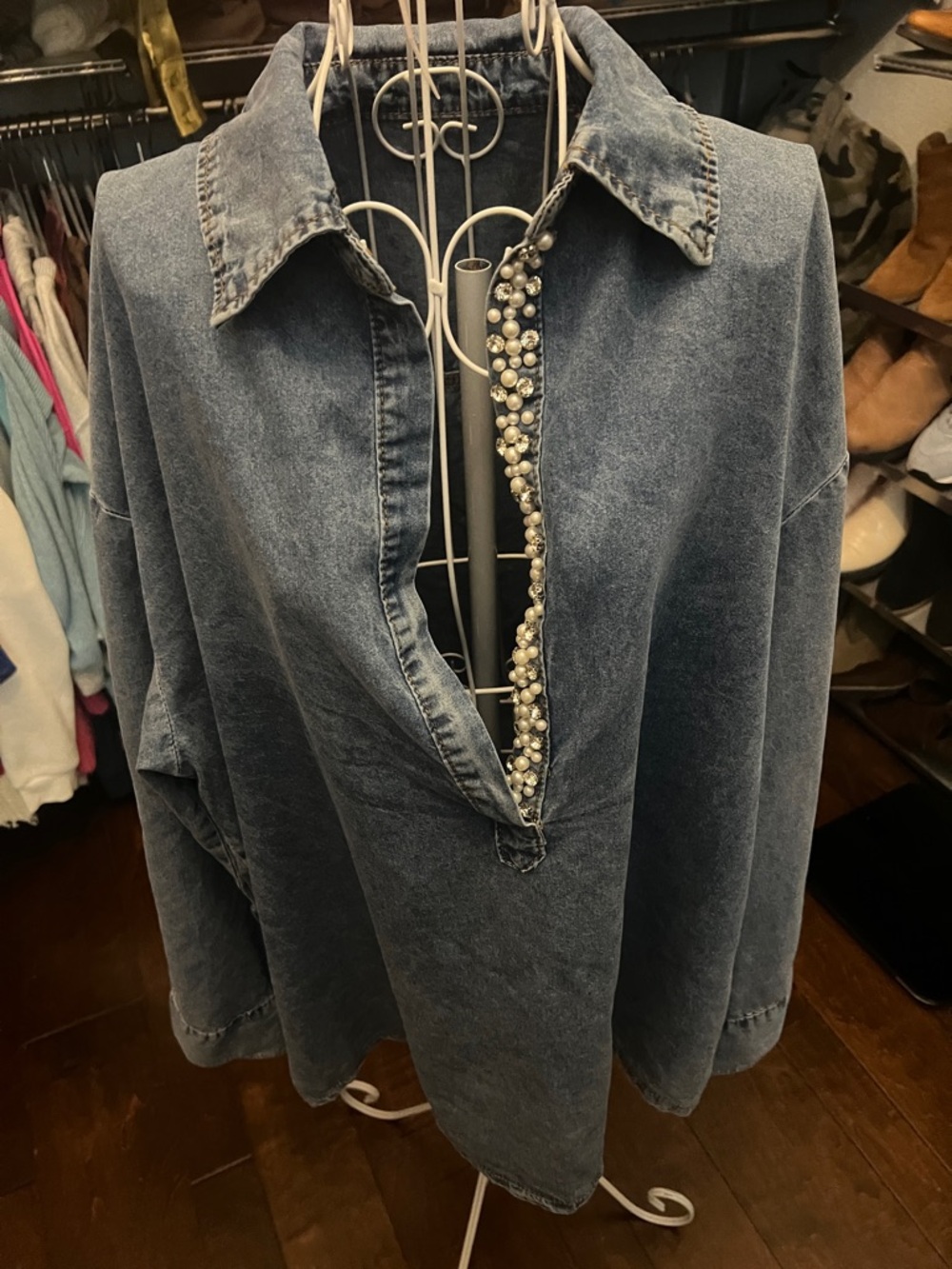 Source Unknown Washed Blue Denim Pearl-Trim Pullover Blouse